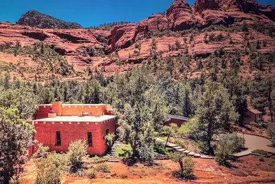 Image de Extraordinary Setting! Custom 2 bd/2 bath home against forest service & trails!