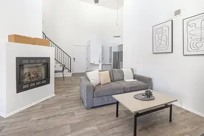 Landing | Beautiful 2bd, Gym, Pool