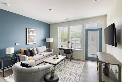 Image de Landing at The Parker Leland - 2 Bedrooms in Do. . .