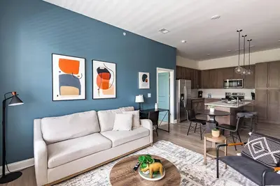 Image de Landing at The Parker Leland - 2 Bedrooms in Do. . .