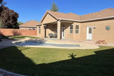 Image de 30+ day stays, Pool, Rv Pad, Pets, National Parks!