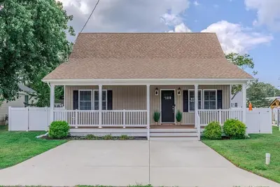 Image de Sunset Sands - Bayside Home in Villas. ﻿﻿ This cozy, modern bayside home in Villas, Nj is perfect for families and friends. Just 2½ blocks from the peaceful Delaware Bay beach.