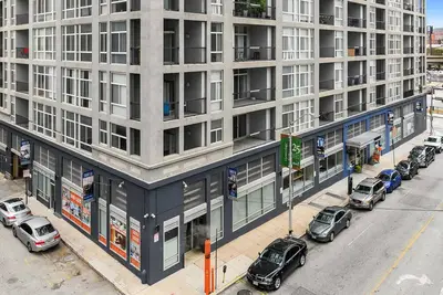 Image de Landing at 222 Saratoga - 2 Bedrooms in Downtown