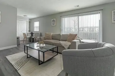 Landing | Incredible 2bd, Gym, Pool