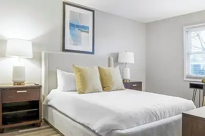 Landing | Incredible 2bd, Gym, Pool