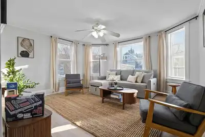 Image de 6br4bath Home in Somerville