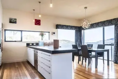 Image de Waterfront Home - Gorgeous Views - 2 Bedroom