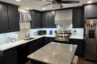 Image de Perfect Auburn Game Day Stay, Off S. College. Pet-friendly!