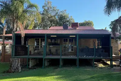 Image de Waters edge retreat, come and relax on the estuary