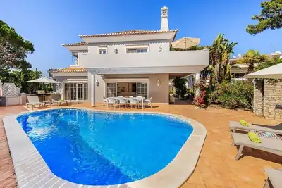 Image de Quiet Vale do Lobo Home with Mediterranean Flair