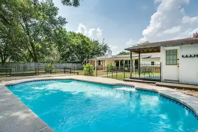 Image de Spacious Home with Game Room, Fire Pit, near Arlington, Dfw