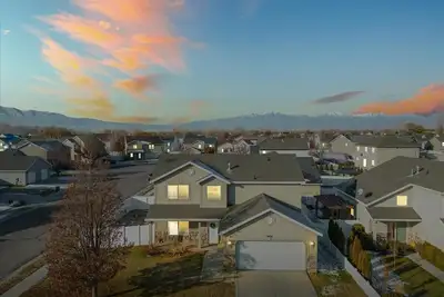 Image de 4br/2. 5b Pet Friendly! 2 Car Garage near Utah Lake!