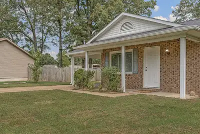 Image de 3br Home Near Southside Complex, Fast WiFi, Fenced Yard, Sleeps 6