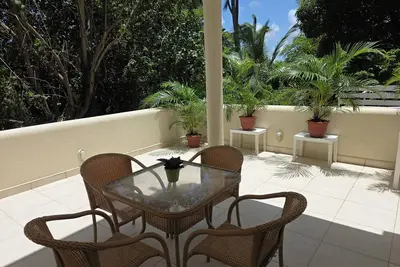 Image de Tropical Gated 3br, Private baths, Patio & Parking