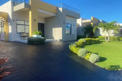 Image de Modern 3br Villa in Ocho Rios w/ Ac, Gym, Pool & Scenic Views.