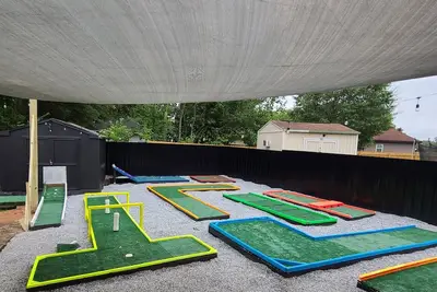 Image de The Mini Golf Oasis king beds & Movie/Game room minutes to Fort Benning Ga.