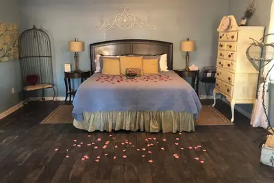 Image de Cottages at Willow Pond Charming romantic hot tub wine jacuzzi breakfast massage