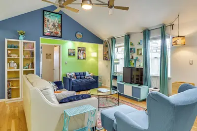 Image de Outdoor Bar & Large Pool: Retro Abq Retreat!