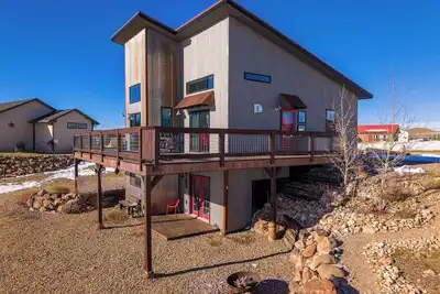 Image de Quiet 2-Level w/ Valley Overlook, StarLink - Ideal for 2 Couples or Families