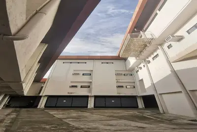 Image de Suite familiale élégante près de Clark Pampanga