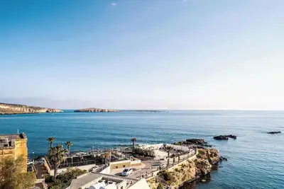 Image de Seaside serenity, cruise-like comfort