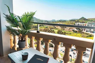 Image de Peaceful Valley Views, a Short Walk from the Coast