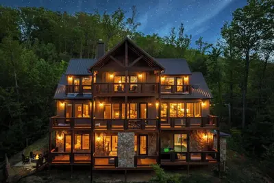 Image de Blackberry Ridge Retreat ~ Indoor Pool, Hot Tub, Firepit & More!