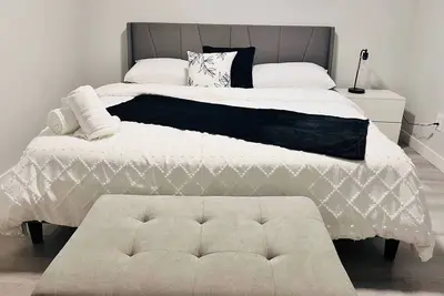 Image de Elegant Suite| King Beds| Private Entrance| Wifi