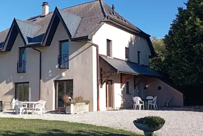 Image de 'Le Paradis de Bornachon' : Gîte à la campagne, avec vue sur les montagnes