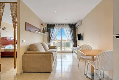 Image de Appartement 'Golden Beach' avec vue sur la mer, Wi-Fi et climatisation