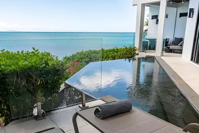 Image de Beachfront Suite | Sea Views | Near Ffryes Beach Antigua
