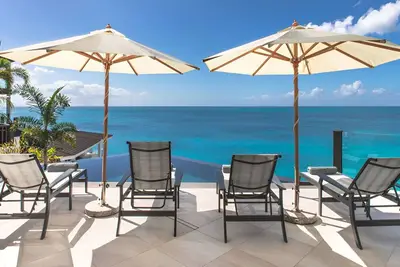 Image de Oceanfront 4-Bed Villa | Steps from Ffryes Beach | Antigua