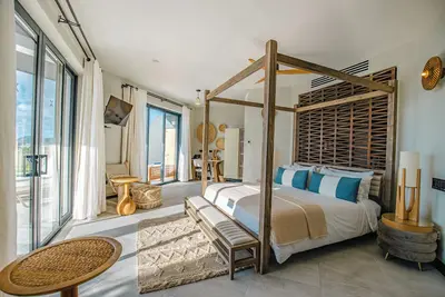 Image de 2br Beachfront Villa | Direct Access | Antigua Views