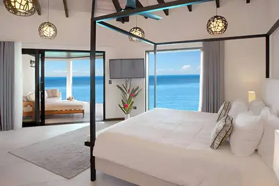 Image de Unwind in Style at This Enchanting Seafront Villa Escape with 2 Bedrooms