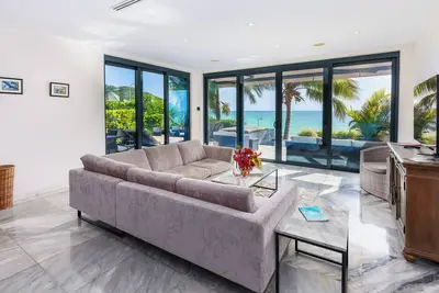 Image de 3br Villa with Kitchen | Balcony Views | Antigua Coast