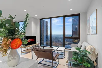 Image de Luxury Cbd 3br w/ Pool, Spa, Sauna Gym & Skyline Views