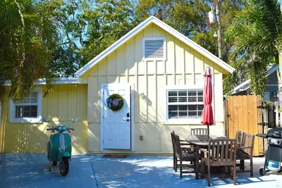 Image de Casa Tua:  Charming House in Downtown West Palm Beach!