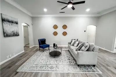 Image de Furnished 4br/2ba • Utilities Incl • 30+ Day Corporate/Relocation Near The Star