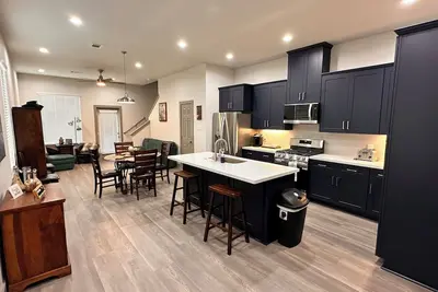Image de Awesome Stay with Backyard in a New Duplex by City Center, Memorial I-10 & Bw-8