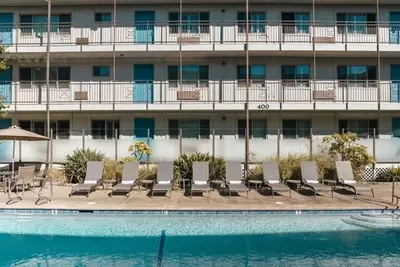 Image de Spacious 2br Family Suite | Kitchen | Courtyard | Pool | Free Parking | Bbq Area