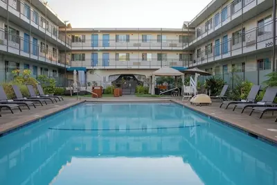 Image de Family-Friendly Suite | Near Golden Gate | Outdoor Pool | Parking | Bbq Area