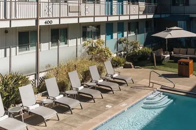 Image de 2 Units | Delightful Retreat | Near Golden Gate | Outdoor Pool | Free Parking