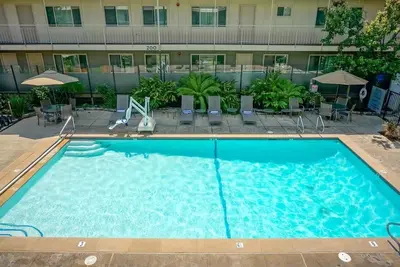 Image de Convenient Suite | Near Trails & Dining | Outdoor Pool | Parking | Bbq Area