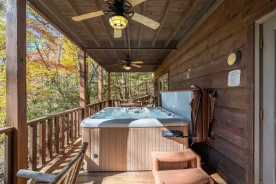 Image de Hot Tub, Game Room - Your Perfect Getaway!