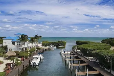 Image de Perfect for Groups! 2 Units with Ocean View, Full Kitchens, Outdoor Pool!