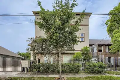 Image de Central Townhome Walk to Parks, Museums & More