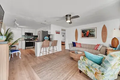 Image de 2 Bed with Beach Supplies, Trailer Space, Walk to Beach, Near Img Academy