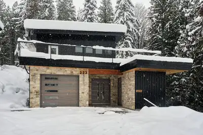 Image de Cedar View: Luxurious 4-Bedroom Mountain Retreat Near Red Mountain Resort