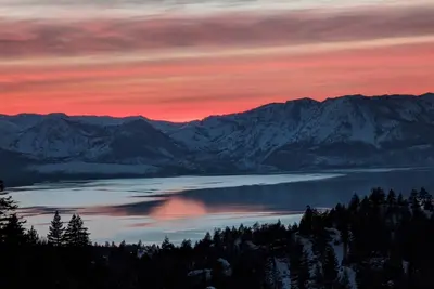 Image de Ski Bums hideout- The Eagle’s Nest with Fabulous Views of Lake Tahoe. Walk to Ski