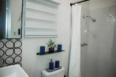 Image de 2 bedroom apartment in fun Catano with Ac, Walk to Bars, Ferry to Old San Juan